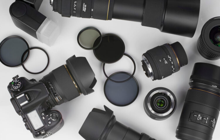 Accessoires photo pour débutant : objectifs, filtres, flash et boîtier reflex