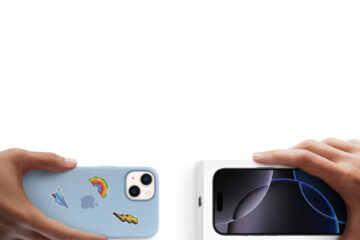 Deux mains échangent un ancien iPhone avec coque bleue contre un nouvel iPhone dans sa boîte, illustrant le principe de reprise.